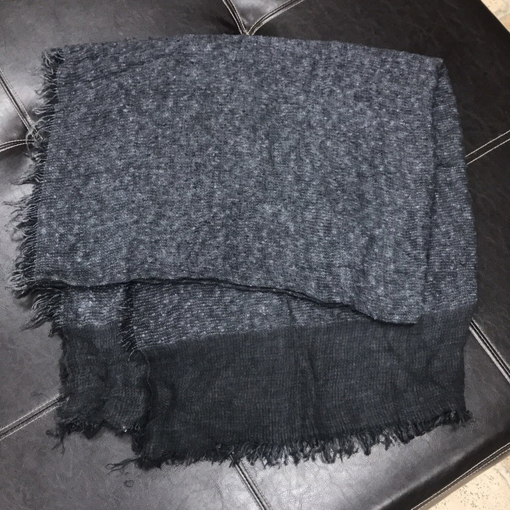 Roffe Accessories Women's Charcoal Gray Boucle Scarf Wrap